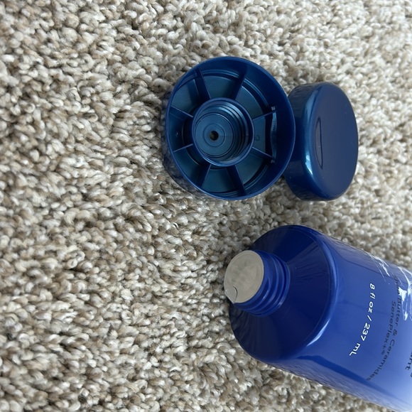 NEW SeneGence Moisturizing Body Wash - Picture 3 of 3